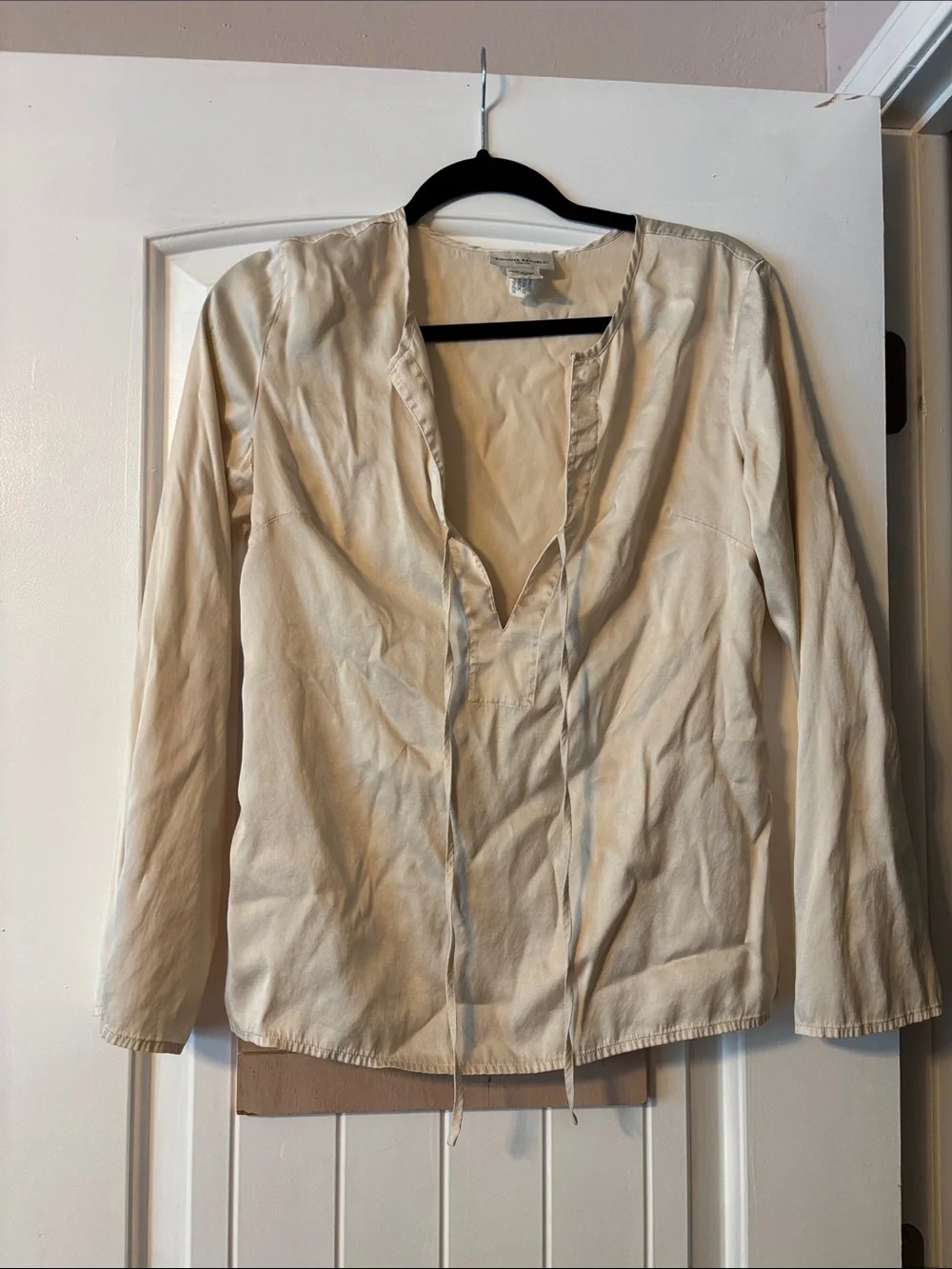 Banana Republic Cream Tie-Neck Long Sleeve Blouse